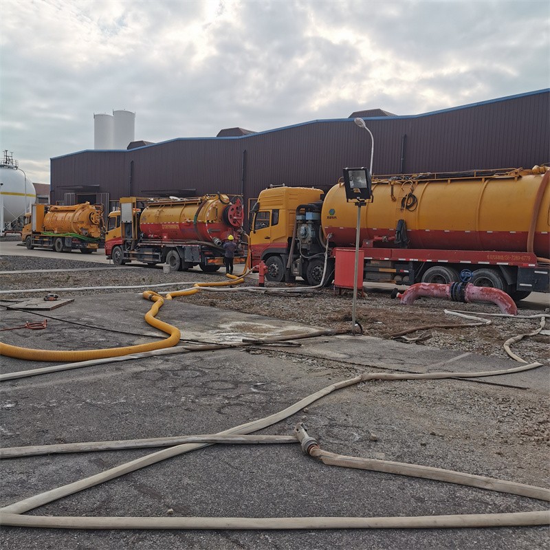 新丰污水池清理