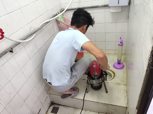 新丰肥皂掉到马桶里把马桶堵住了怎么办？马桶堵住了怎么办